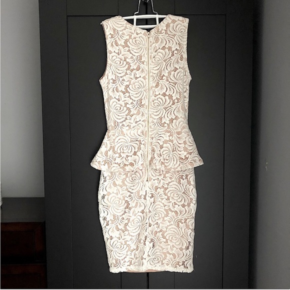 Ivory & Beige Lace Dress - Picture 2 of 5